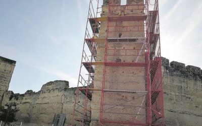 Cultura respalda la limpieza y mantenimiento de los torreones y recinto amurallado de Palma del Río