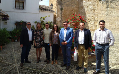 Iznájar abre su VIII Festival de Balcones y Rincones con 2.500 gitanillas en las calles