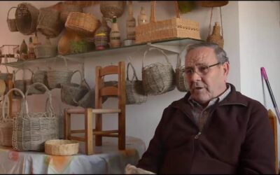 Los mayores de Guadalcázar recopilan en un libro más de 50 plantas silvestres comestibles