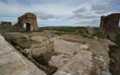 Dos Hermanas, el castillo que espera a ser desenterrado en una loma de la Campiña de Córdoba
